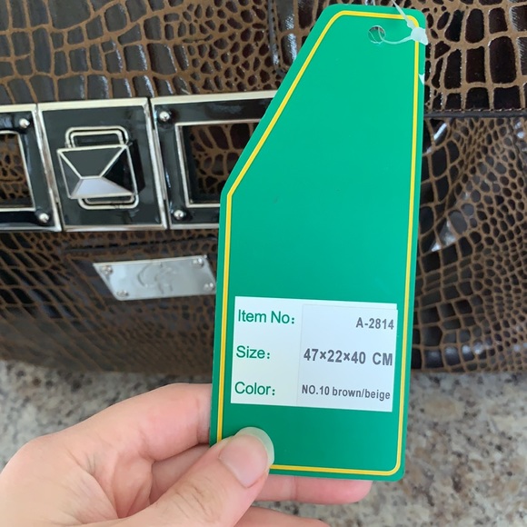 Gazzaz Brown Soft Leather Carry-On - Picture 7 of 16